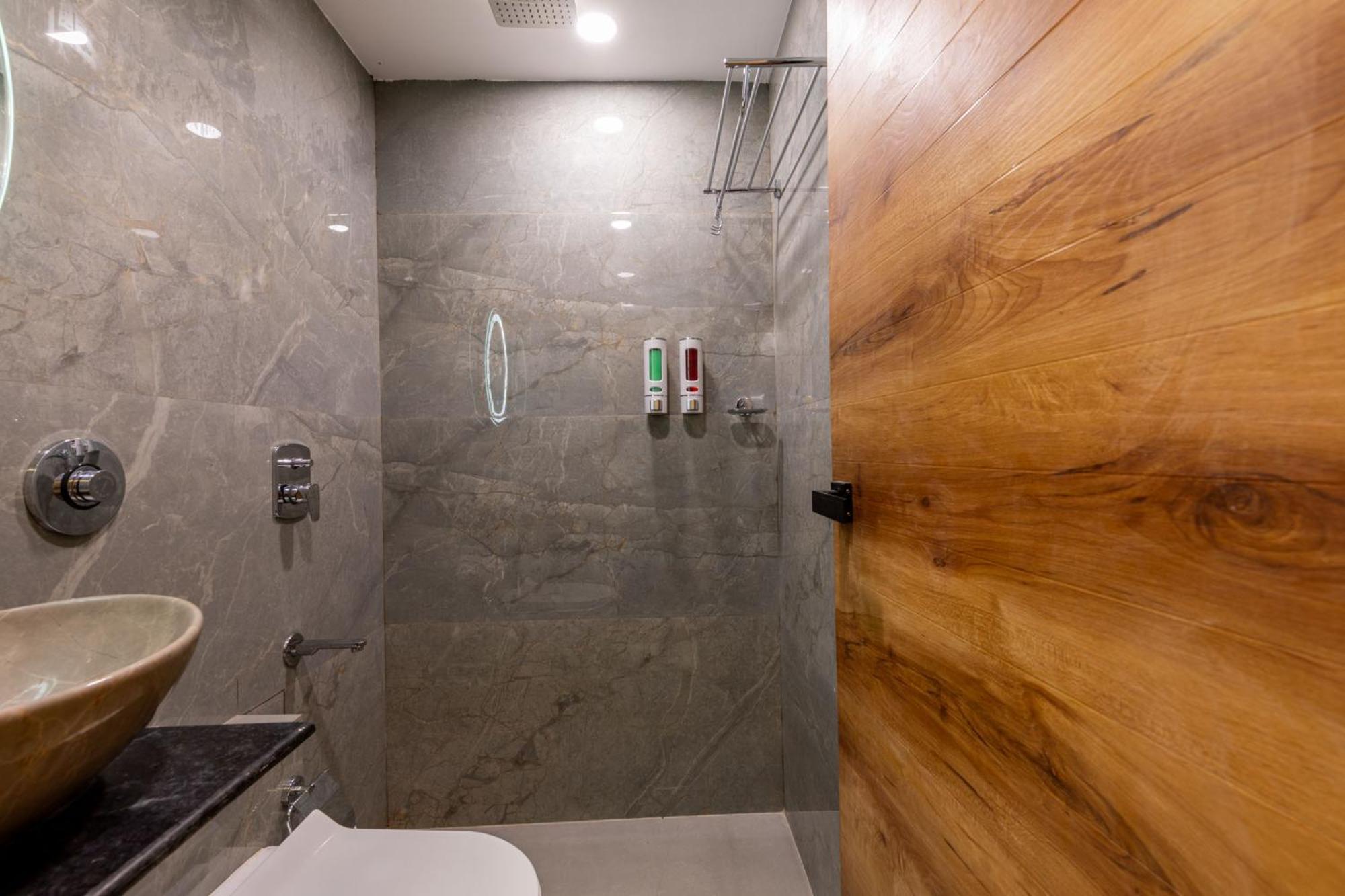 Hotel Zara International Мумбаи Экстерьер фото